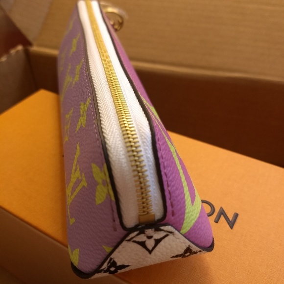 Louis Vuitton MONOGRAM GIANT ELIZABETH Pouch - Picture 4 of 8